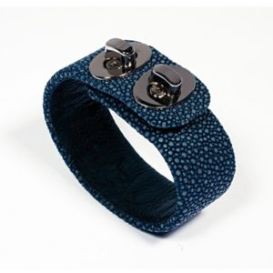 Bump - Armreif aus Rochenleder mit zwei Drehverschluessen