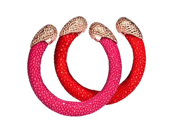 Calypso - Flexibler Armreif aus Rochenleder mit veredelten Silberenden