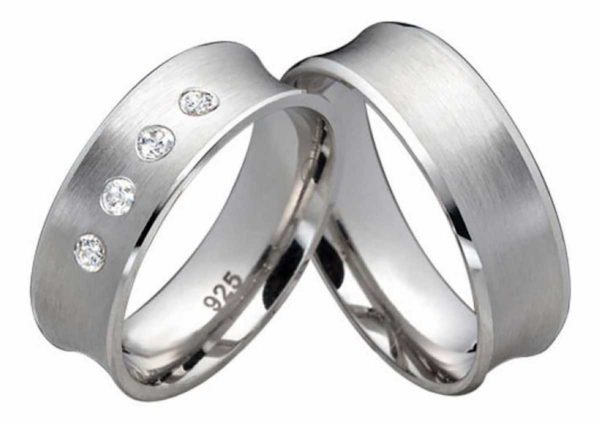 Mattierter Silberring mit vier Zirkonias PS807