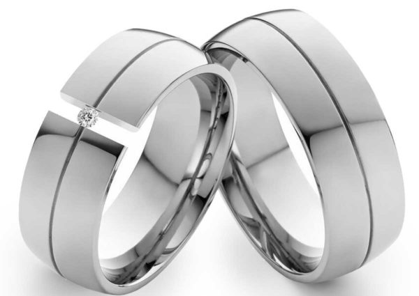 Moderne Edelstahl Ringe LUC2 mit Stein und Gravur